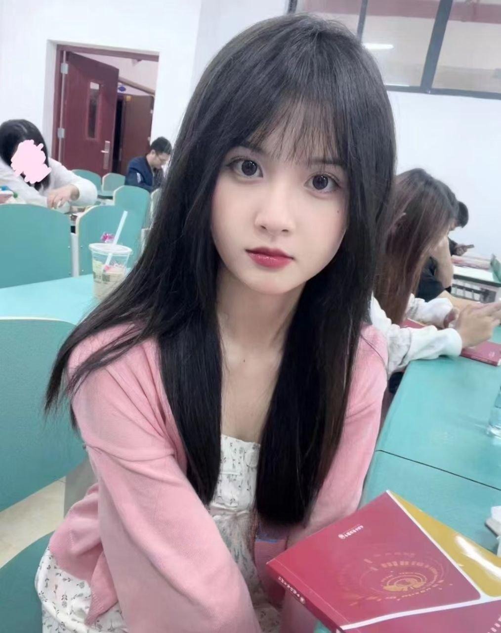清纯大学生校花