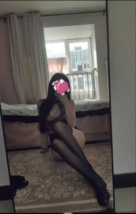 服务贴心大长腿御姐