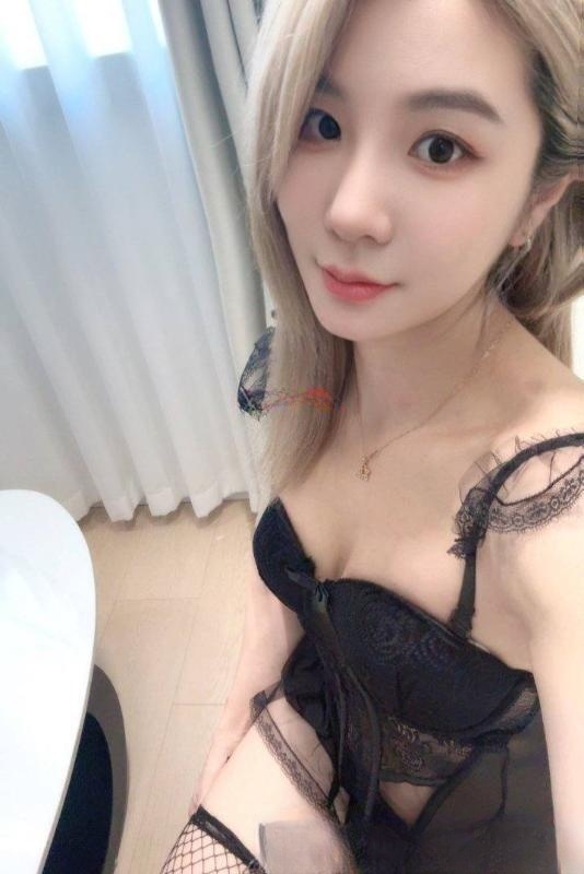 抱操金发排骨精