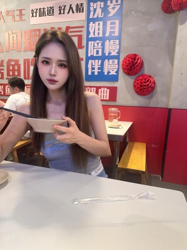 红土地轻轨站附近小娜