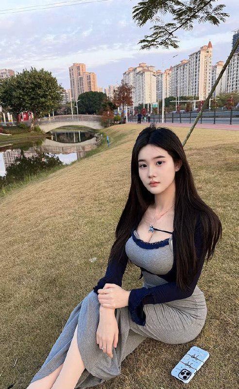 D奶妹一线天很哇塞
