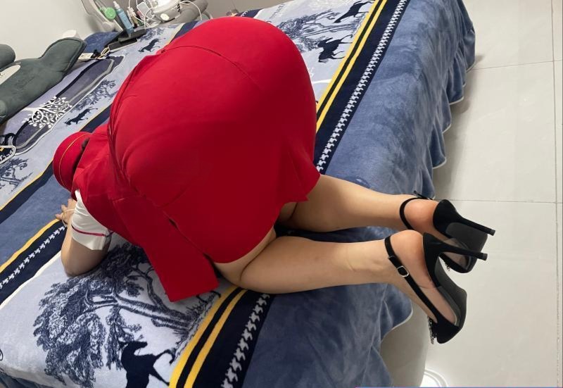 塔坛制服少妇