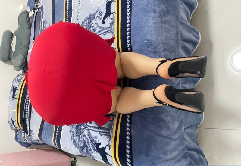 塔坛制服少妇