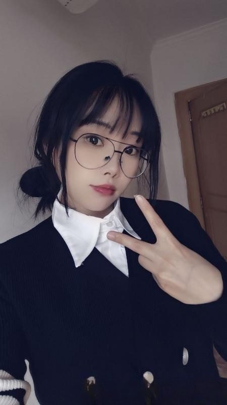 眼镜妹萌萌