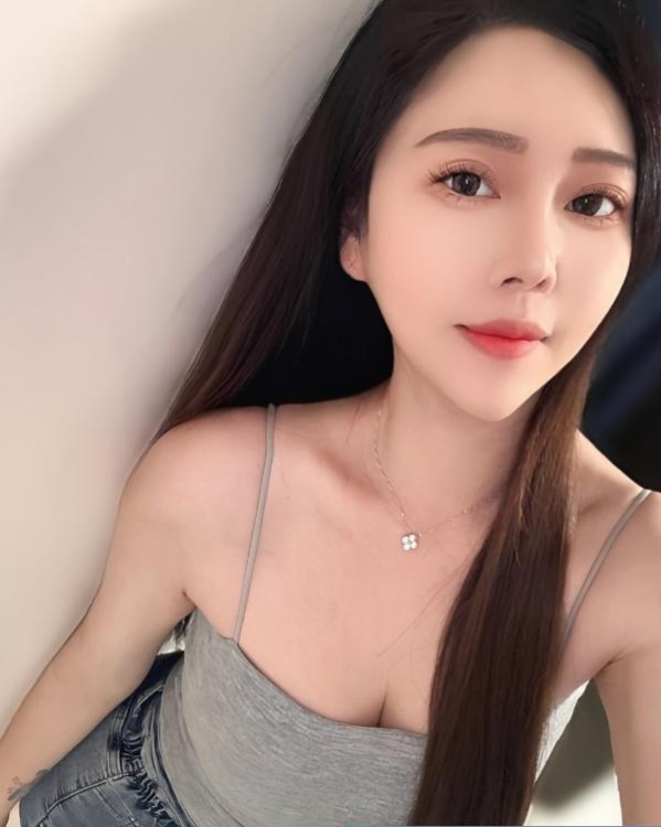 乌市蜜桃臀尤物