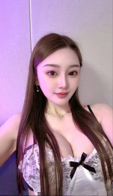 小月亮御姐一线天