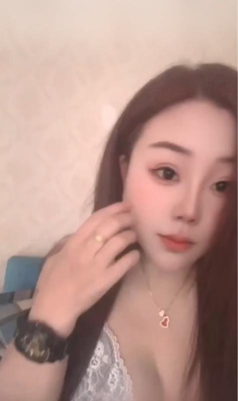 南方来的大奶妹