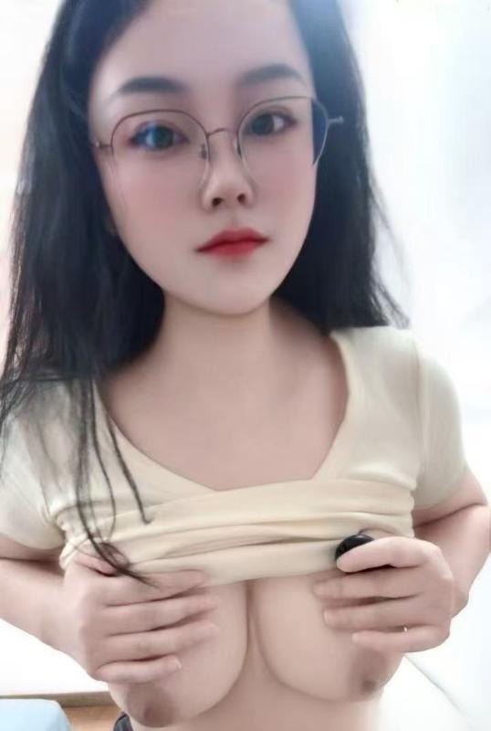 西宁海湖眼睛妹