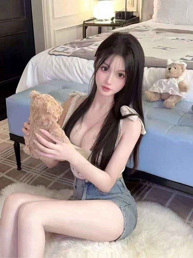 乳爆嫩肉学生妹