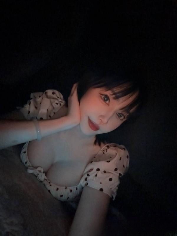 颜值大奶白虎嫩妹UU