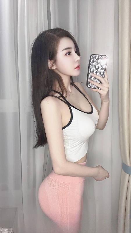 足控首选蜜桃臀桃子