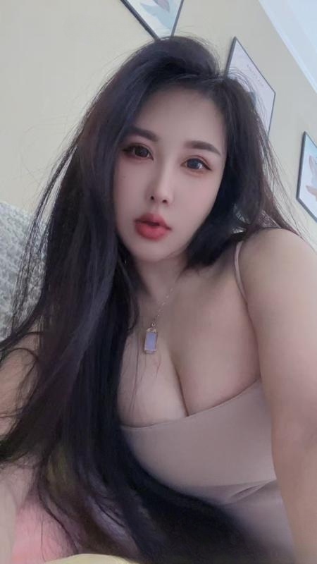 大胸月亮