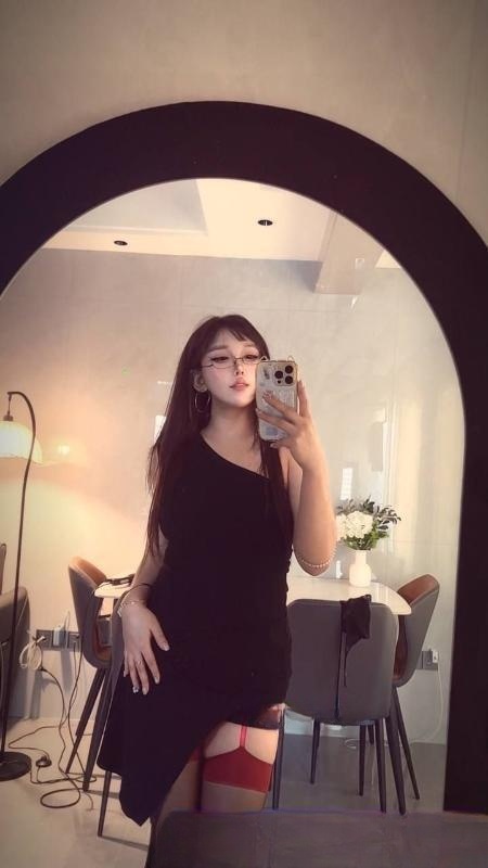 湖里性感诱惑眼镜妹