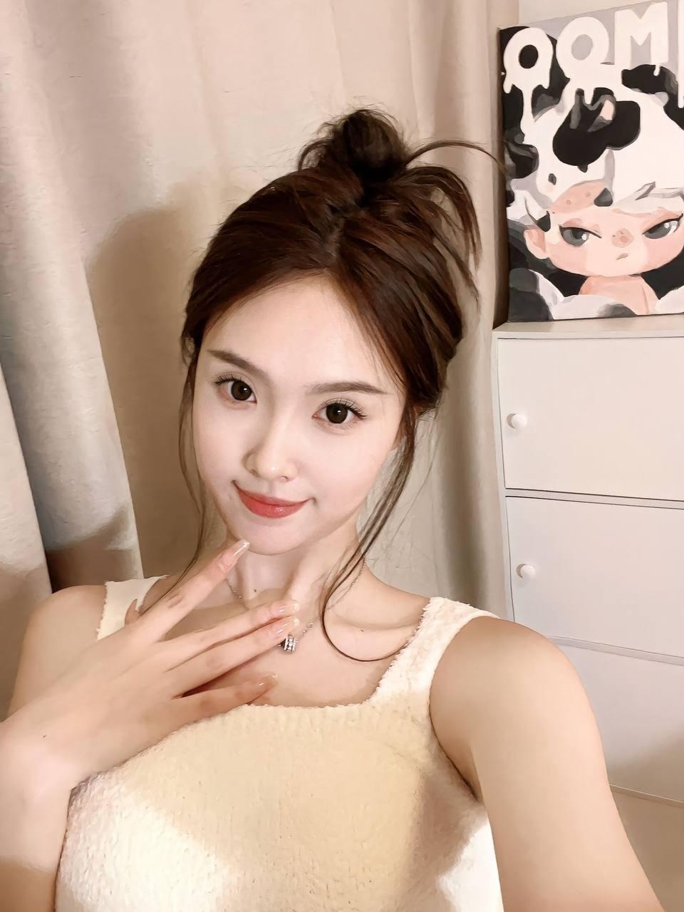 丰满翘臀巨乳骚妹
