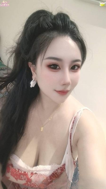 性感爆乳装小妃老师