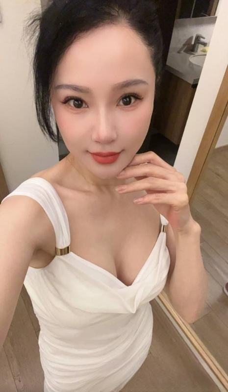 气质肤白貌美桃子