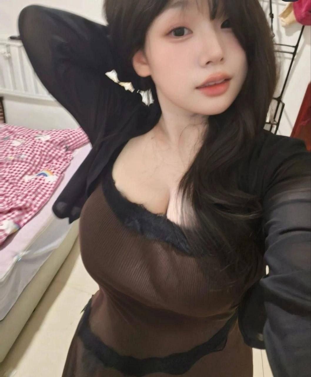 性感大胸骚货