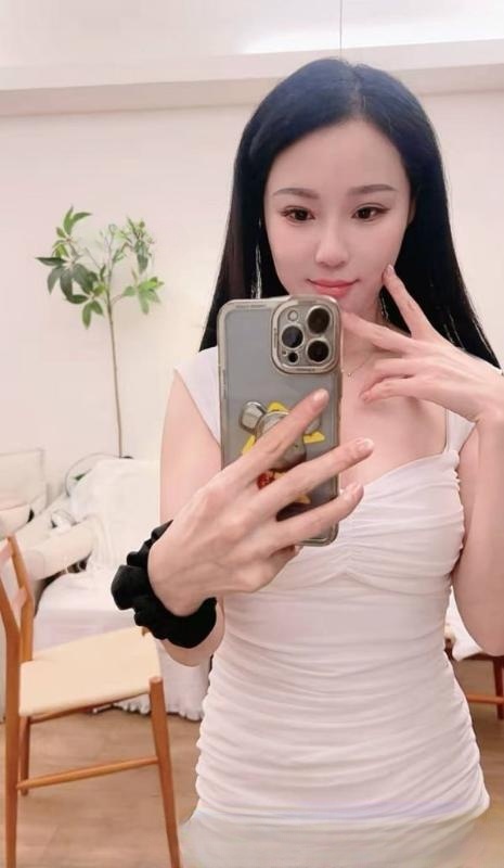 气质肤白貌美桃子