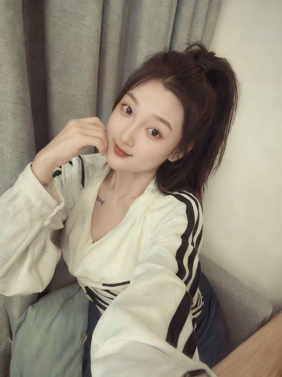 洪水泛滥小美女