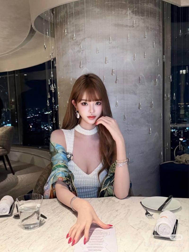 兼职的软糯小嫩妹