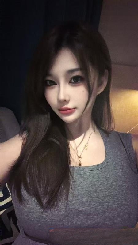 E杯依依可舌吻