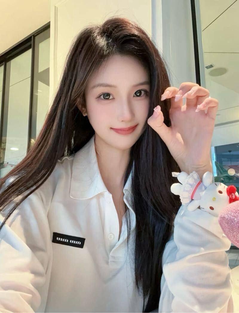美乳女大学生