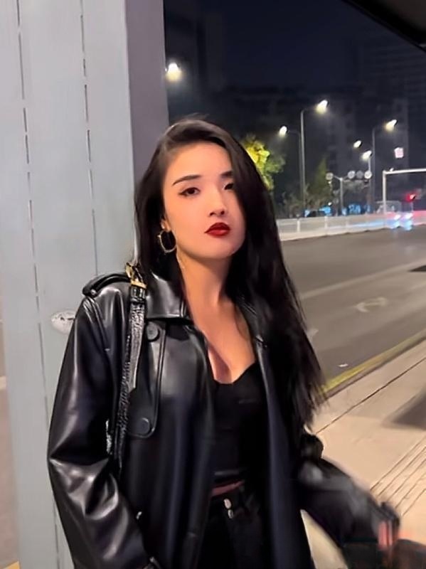 会所出来的小姐姐