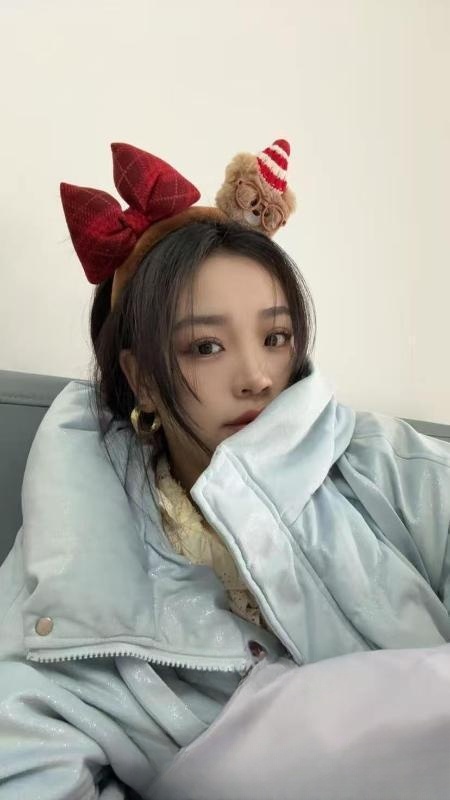 一字马瑜伽妹子