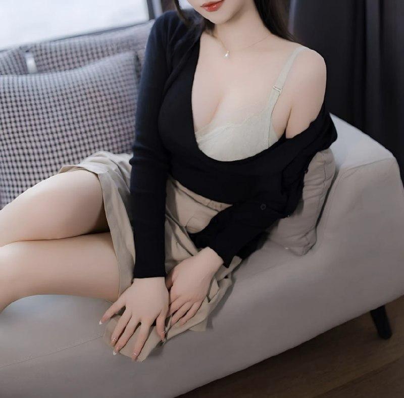 蜜桃翘臀老师
