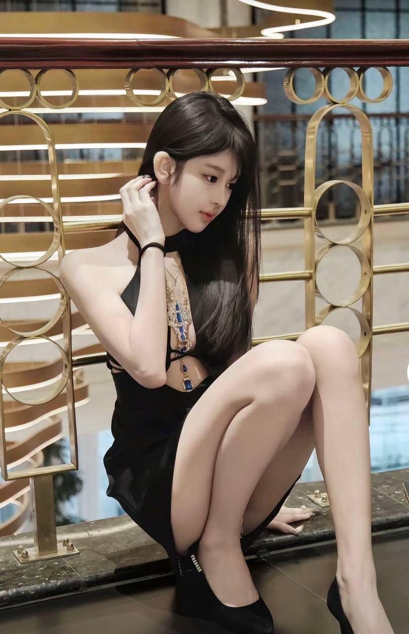 满舒服的小美女