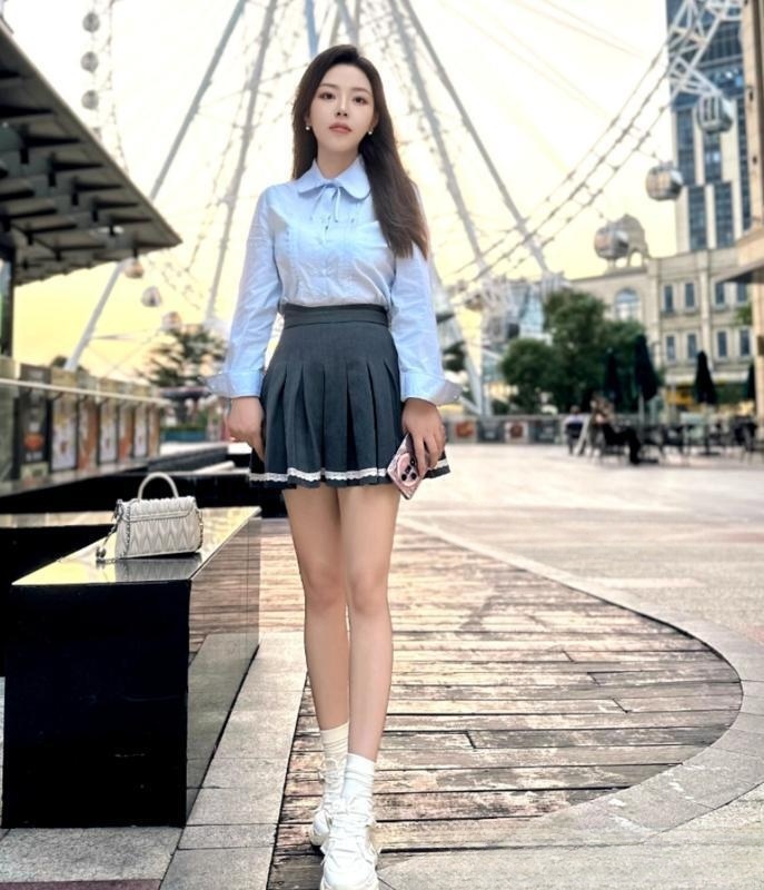 大胸气质小美女