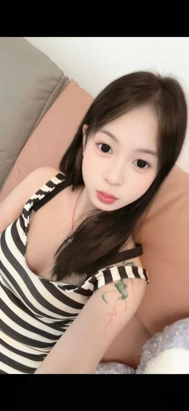 江岸零零后可爱小妹
