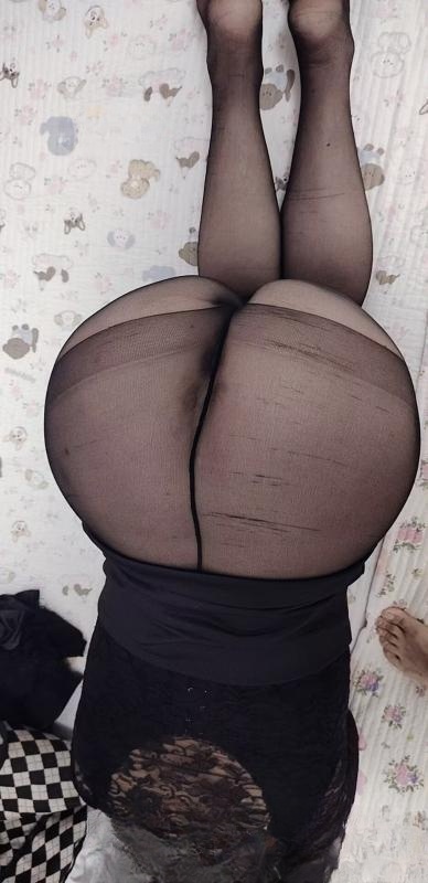 黑丝肥臀少妇