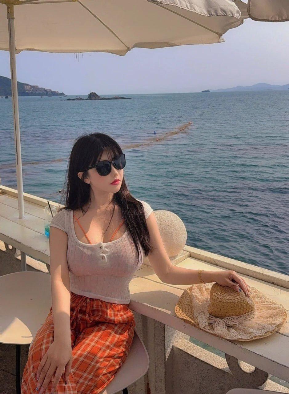 巨乳少妇捅屁眼