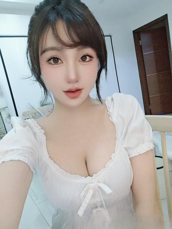 肤白巨乳大白兔