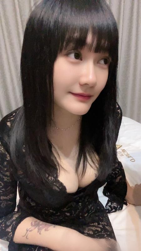白云风骚大波妹露娜