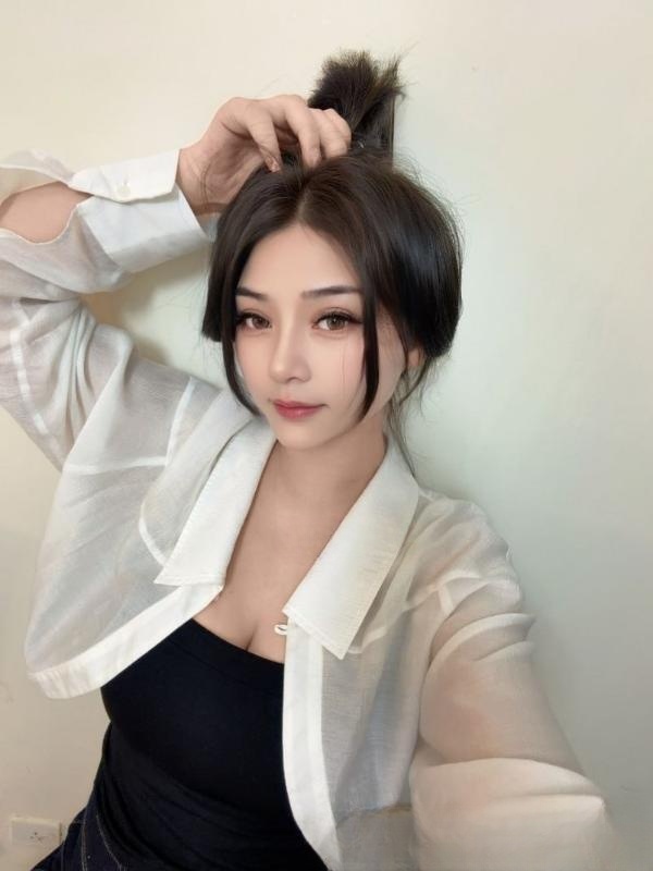 东莞性感小迪丽热巴