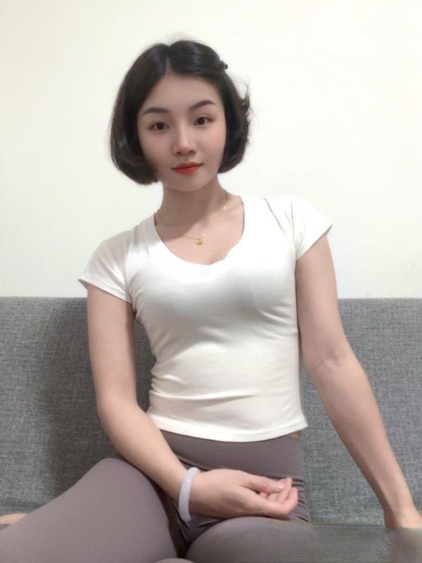 腰细屁股大兼职小姐姐