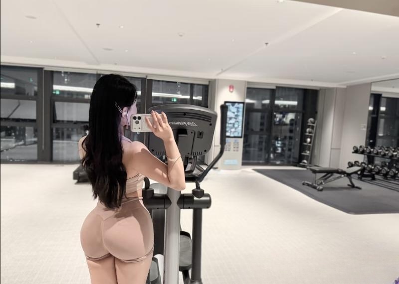 爱健身美女晚晴