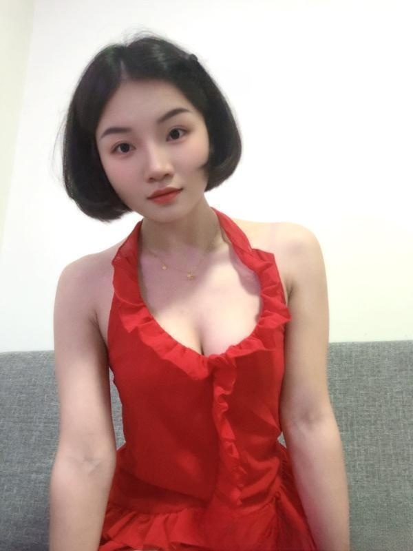腰细屁股大兼职小姐姐
