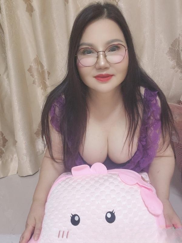 白云大胸服务控少妇