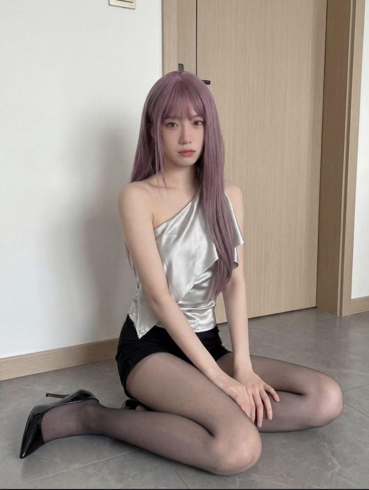 黑丝高挑渴望嫩妹